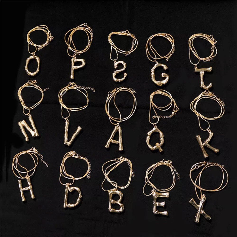 Statement monogram necklace in R - Picture 8 of 8